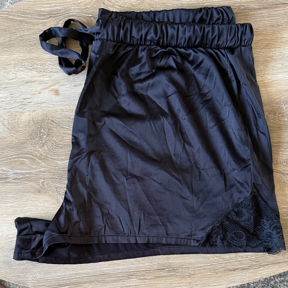 Torrid Black Lace Trim Pajama Shorts, Size 3 (18-20)